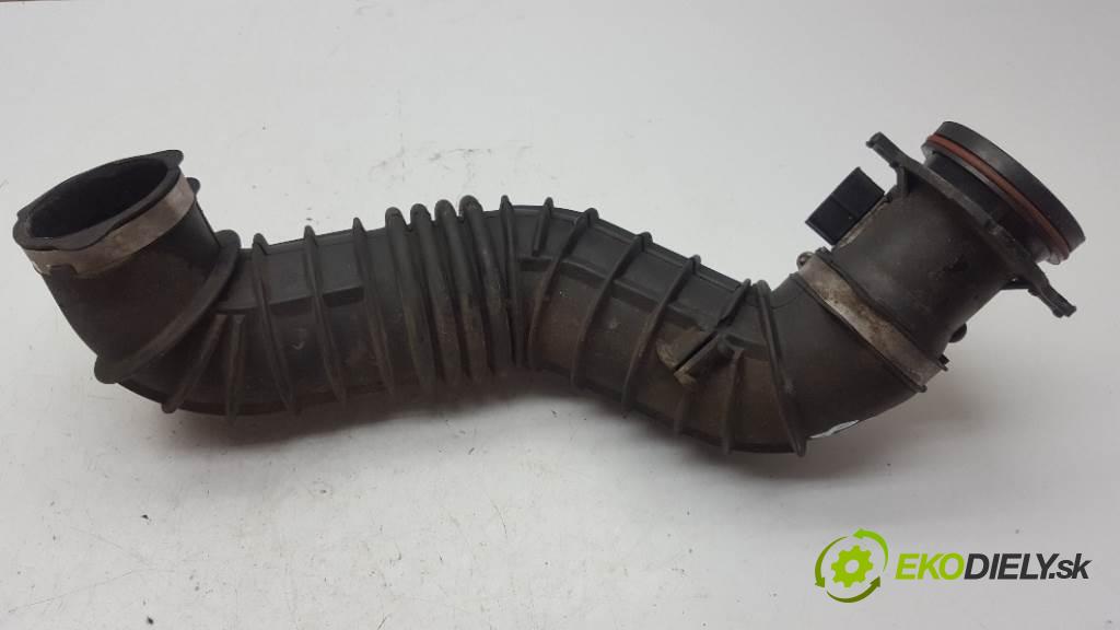 FORD TRANSIT  2003 66kW      2298 Rúra hadice trubka vzduchu  (Hadice chlazení vzduchu)