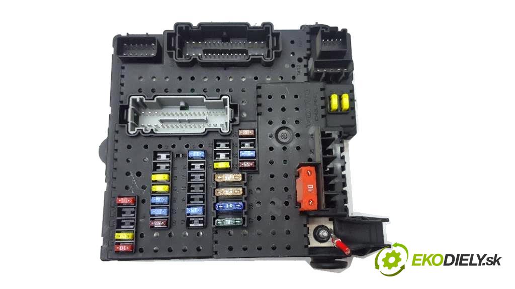 VOLVO S60  2008 103kW           2435 modul BSI 30786648 (Pojistkové skříňky)