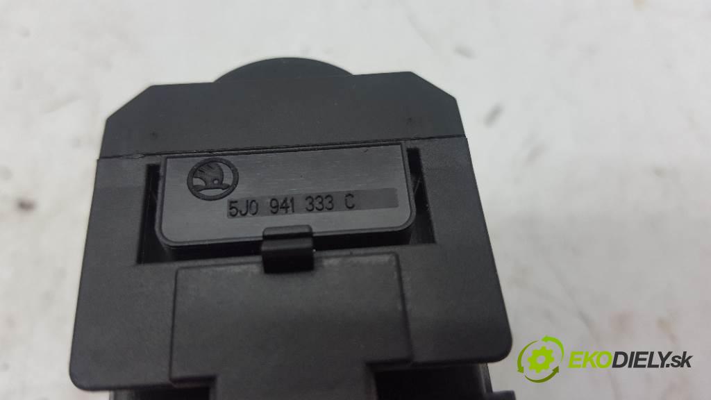 SKODA FABIA  2013 63kW           1390 Prepínač nastavenia svetiel  (Prepínače, spínače, tlačidlá a ovládače kúrenia)