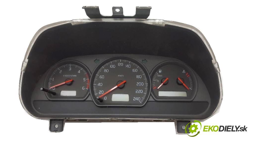 VOLVO V40   2001 85kW            1870 Prístrojovka  (Prístrojové dosky, displeje)