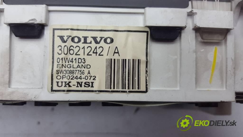VOLVO V40   2001 85kW            1870 Prístrojovka  (Prístrojové dosky, displeje)