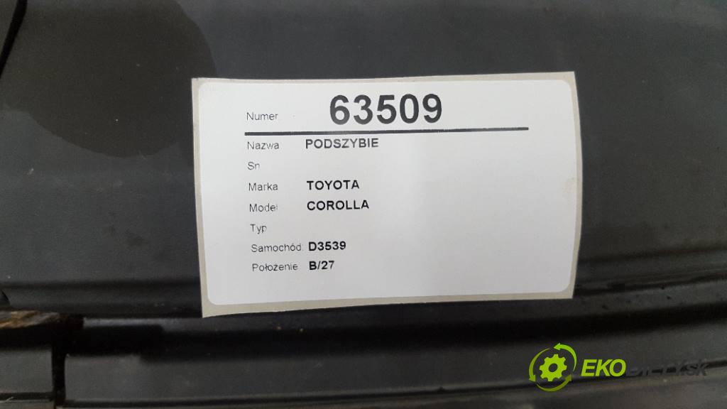 TOYOTA COROLLA   2002 66kW              1995 Torpédo, plast pod čelné okno  (Torpéda)