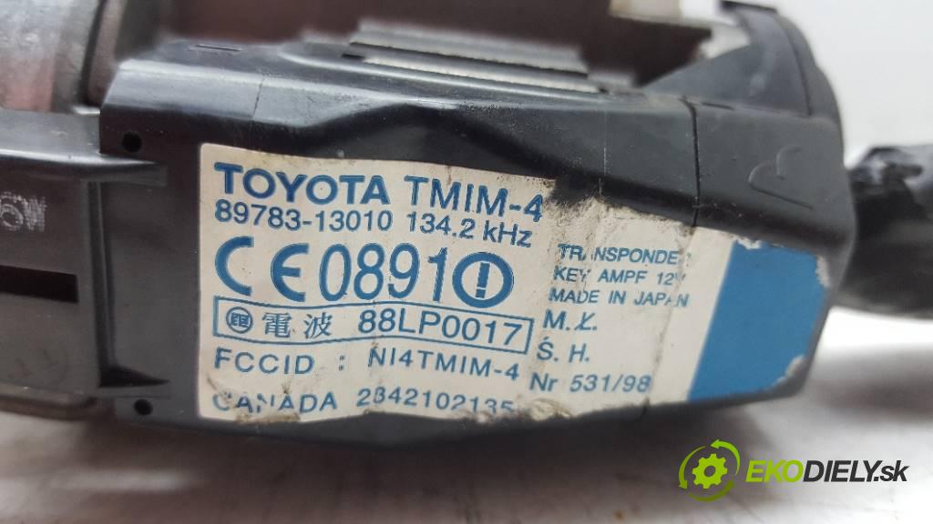 TOYOTA COROLLA   2002 66kW             1995 spinačka +WKŁADKI (Spínacie skrinky a kľúče)