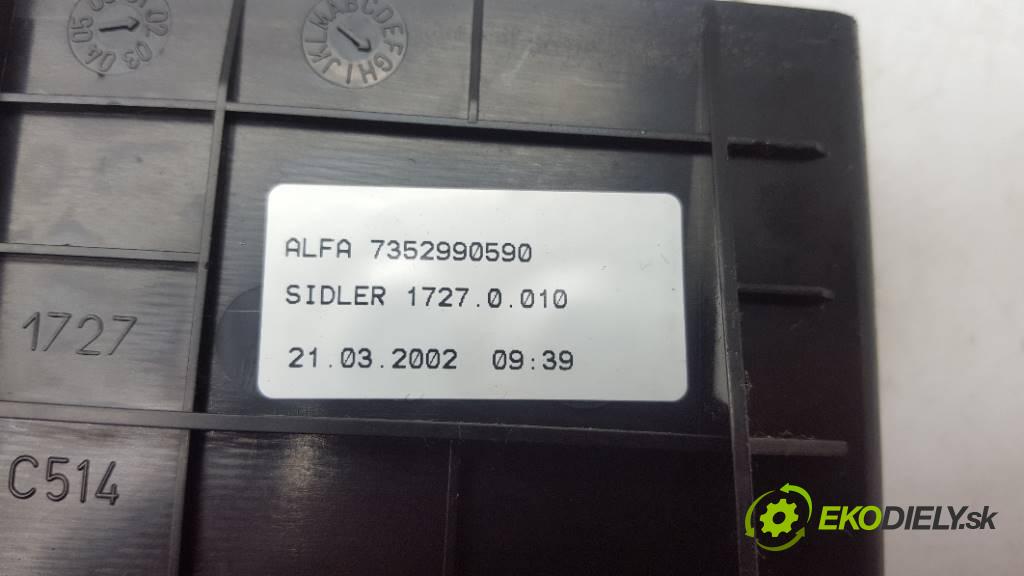 ALFA ROMEO 147 I 2002 77kW I 1598 kryt 1 SCHOWEK/CUPHOLDER