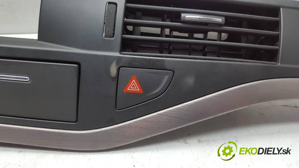 CITROEN C5    III  Priehradka, kastlík prístrojovky USZKODZONY SCHOWEK