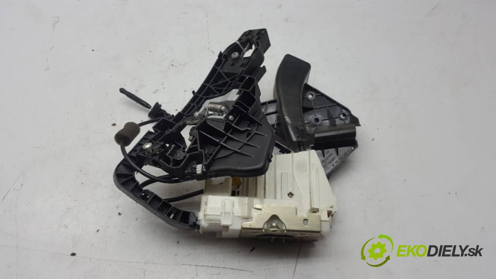 MERCEDES-BENZ R350 4 MATIC 2007 200kW 4 MATIC 3498 zámok zadní část pravý 4PIN 169 730 35 07