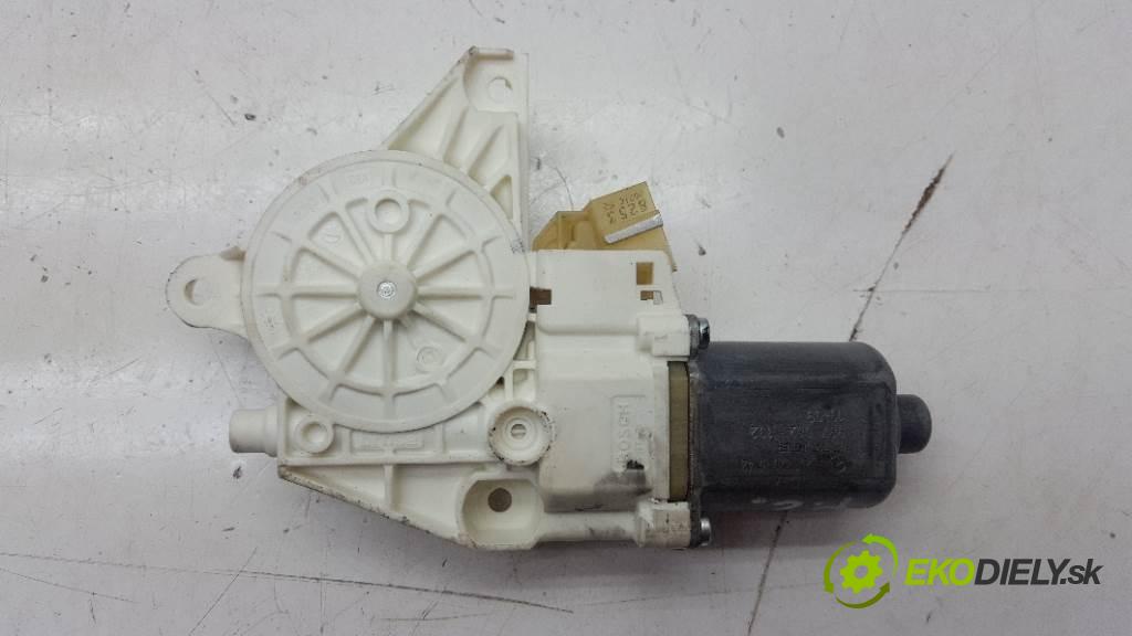 MERCEDES-BENZ R350 W251  LIFT 2010 195kW W251  LIFT 2987 Motorček okna predný ľavy 251 820 07 42 5PIN