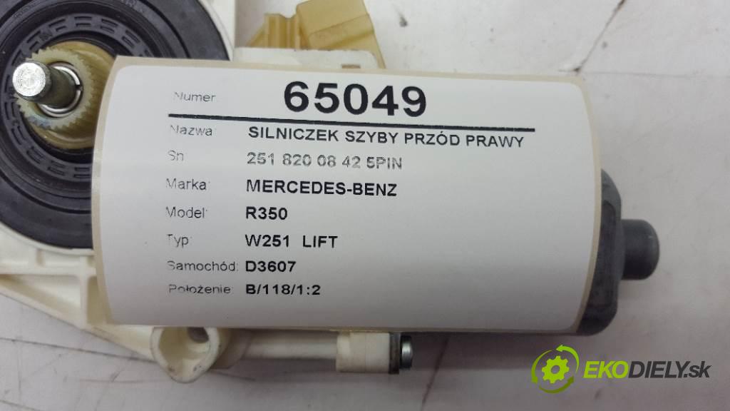 MERCEDES-BENZ R350 W251  LIFT 2010 195kW W251  LIFT 2987 motorek okna přední část pravý 251 820 08 42 5PIN