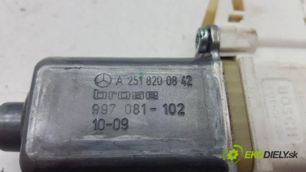 MERCEDES-BENZ R350 W251  LIFT 2010 195kW W251  LIFT 2987 motorek okna přední část pravý 251 820 08 42 5PIN