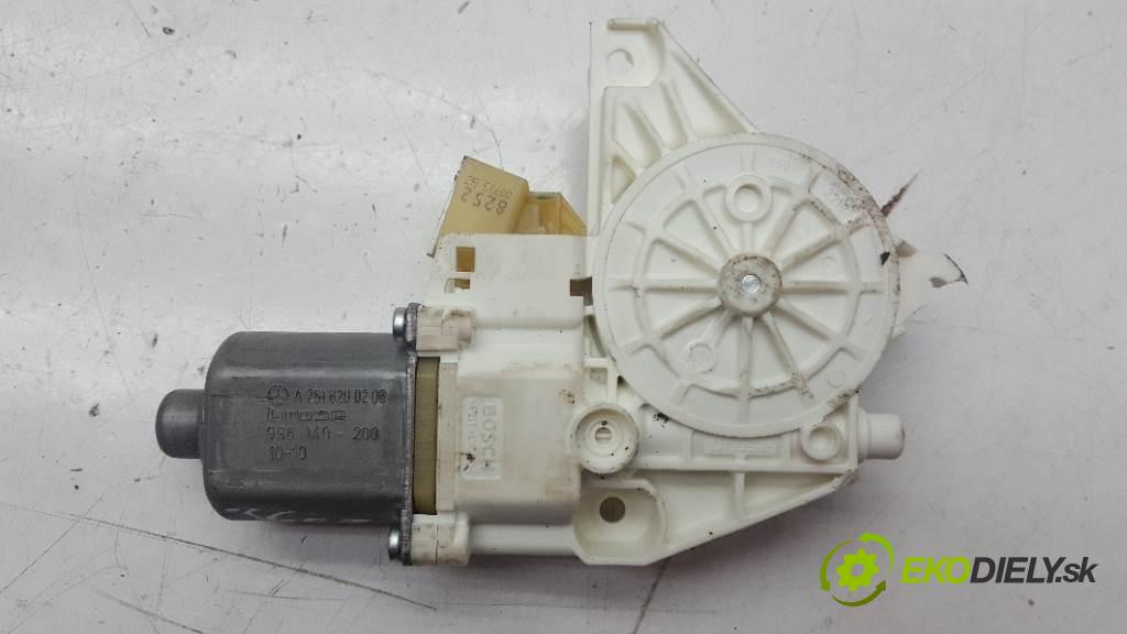 MERCEDES-BENZ R350 W251  LIFT 2010 195kW W251  LIFT 2987 motorek okna zadní část pravý 251 820 02 08 5PIN