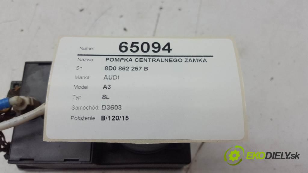AUDI A3 8L 2002 74kW 8L 1896 pumpa centrálneho zámku 8D0 862 257 B (Riadiace jednotky centrálneho zámku)