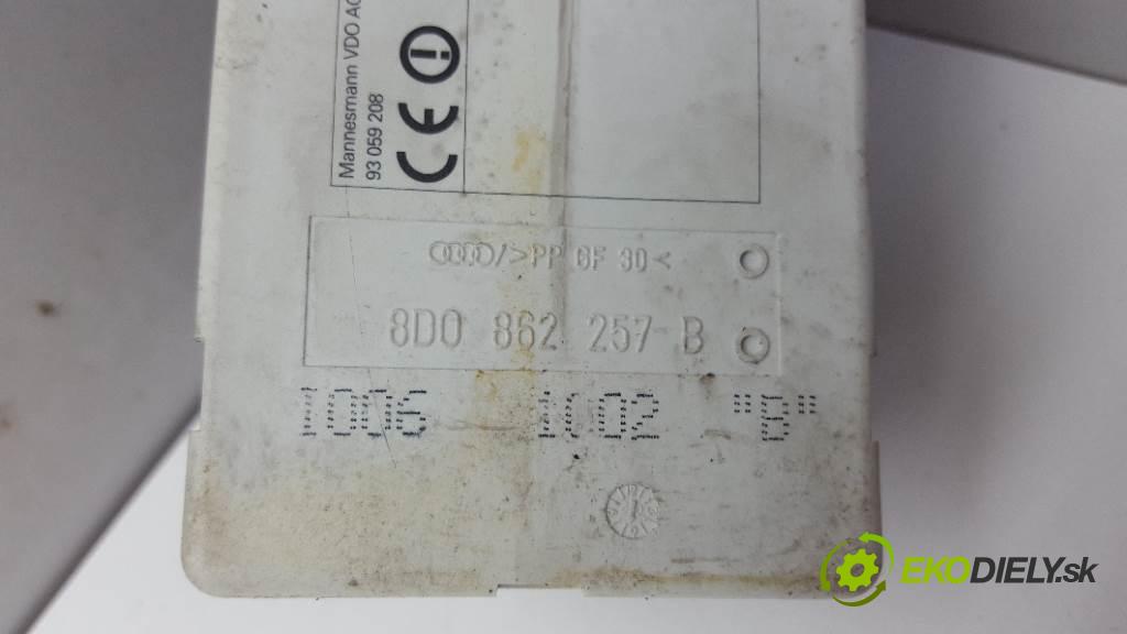AUDI A3 8L 2002 74kW 8L 1896 pumpa centrálneho zámku 8D0 862 257 B (Riadiace jednotky centrálneho zámku)