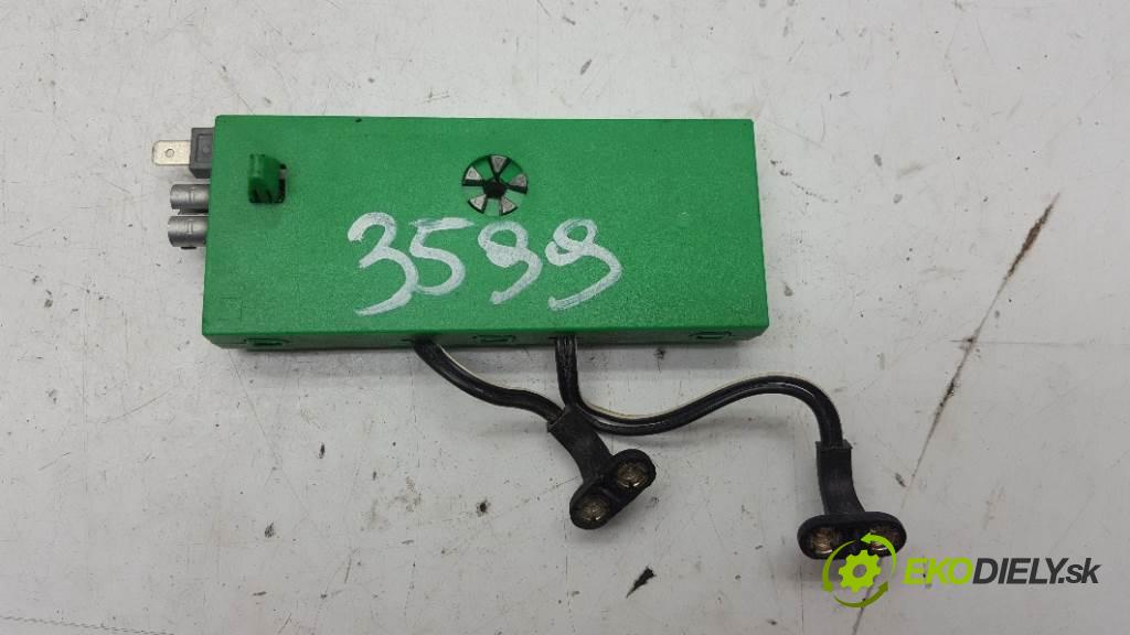 JAGUAR XF   2010 202kW         2993 Zosilňovač Antenní: 8X23-18C847-BB (Zosilňovače)