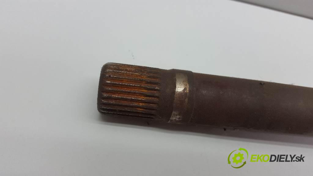 VOLVO V 70    2.4T  Poloos pravá  (Poloosy)