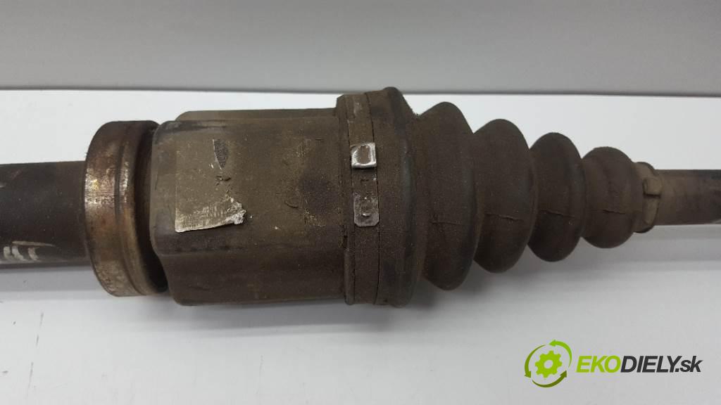 VOLVO V 70    2.4T  Poloos pravá  (Poloosy)