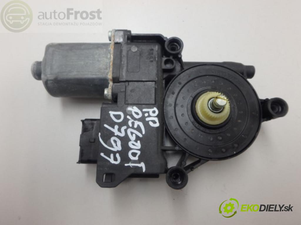 PEUGEOT 308    BRAK  Motorček okna prednej pravej Peugeot 308 3D