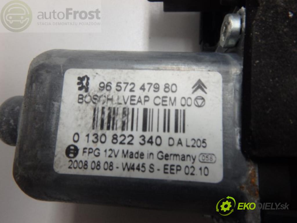 PEUGEOT 308    BRAK  Motorček okna prednej pravej Peugeot 308 3D