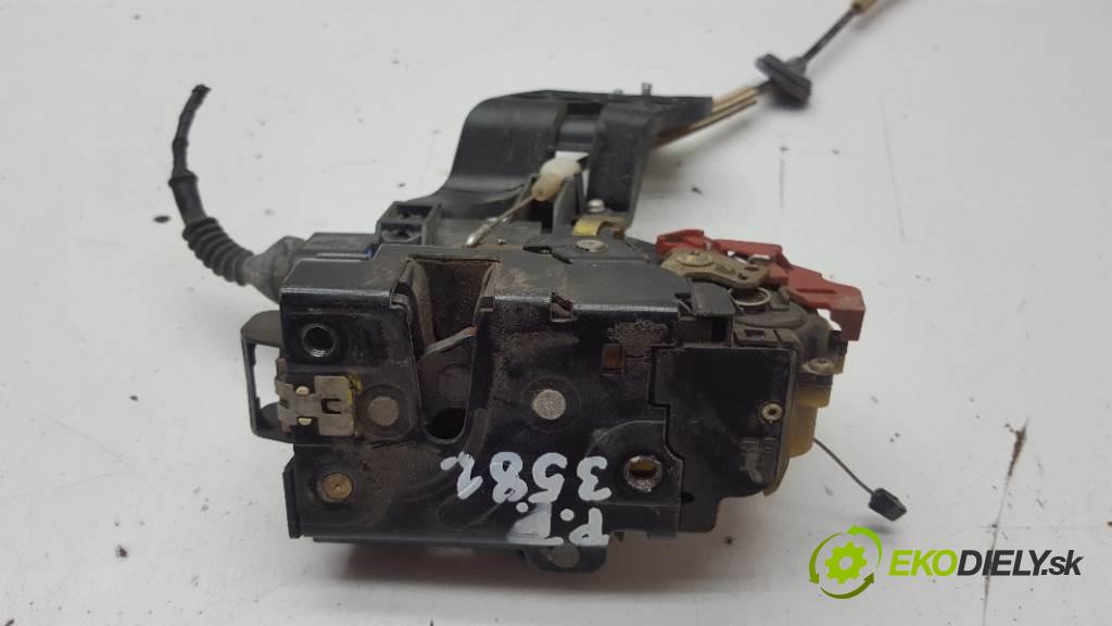 VOLKSWAGEN TOUAREG  2003 162kW      3189 zámok přední část pravý 3D1837016C 9PIN