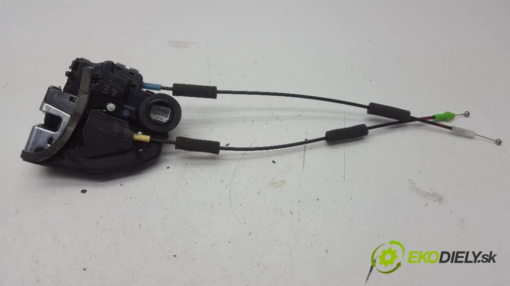 LEXUS CT 200H   2014 73kW   1798 zámok zadní část pravý 4PIN