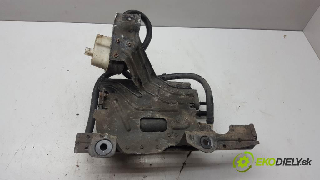 VOLVO V 60 LIFT 2015 223KW LIFT 2953 Obal filtra paliva 17212181