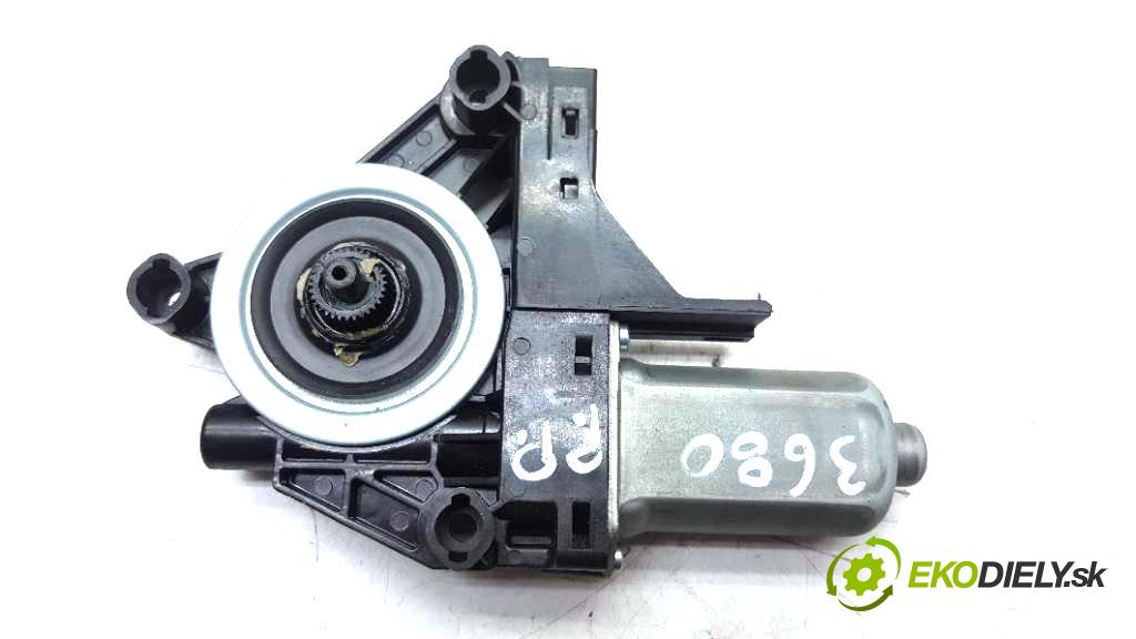 VOLVO V 60 LIFT 2015 223KW LIFT 2953 motorek okna přední část pravý 6PIN