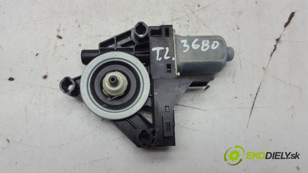 VOLVO V 60 LIFT 2015 223KW LIFT 2953 motorek okna zadní část levý 6PIN