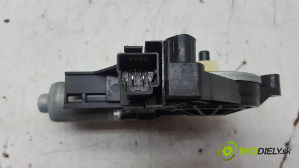VOLVO V 60 LIFT 2015 223KW LIFT 2953 motorek okna zadní část pravý 6PIN