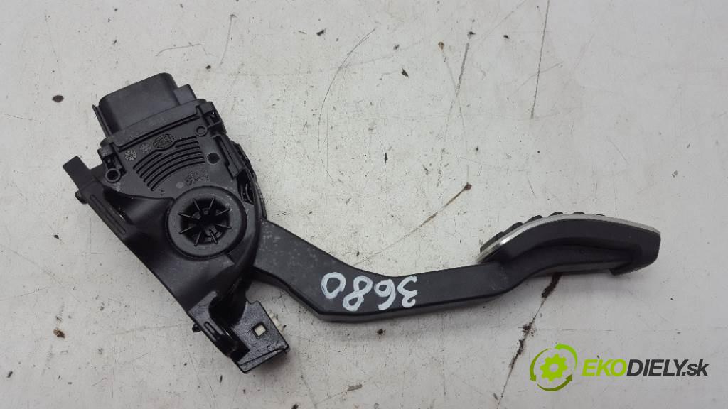 VOLVO V 60 LIFT 2015 223KW LIFT 2953 Potenciometer plynového pedálu 31329374 (Pedále)