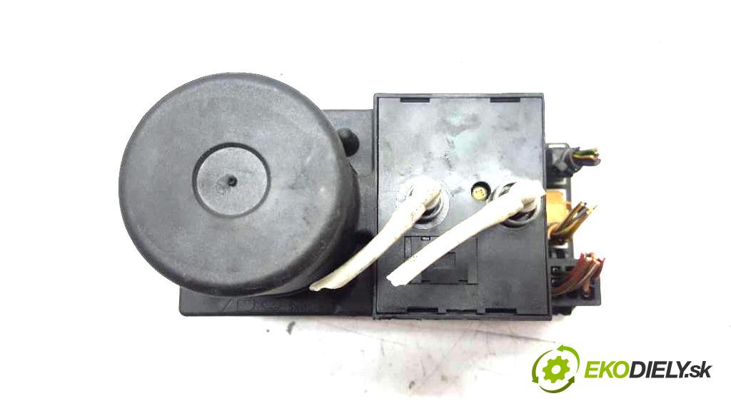 AUDI A3  2000 81kW 8L 1896 pumpa centrálneho zámku 8L0862257K (Riadiace jednotky centrálneho zámku)