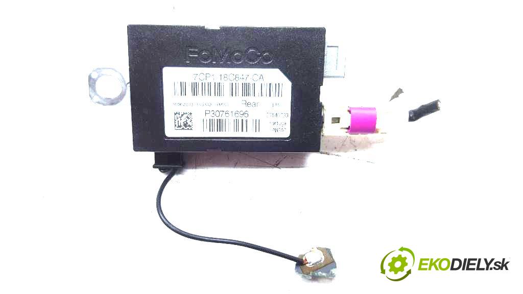 VOLVO V 40 II 2014 140kW II 1969 Zosilňovač Antenní: 30761696 (Zosilňovače)