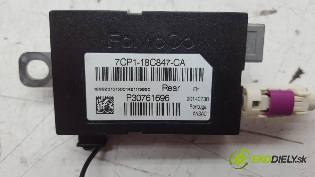 VOLVO V 40 II 2014 140kW II 1969 Zosilňovač Antenní: 30761696 (Zosilňovače)