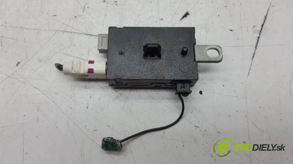 VOLVO V 40 II 2014 140kW II 1969 Zosilňovač Antenní: 30761696 (Zosilňovače)