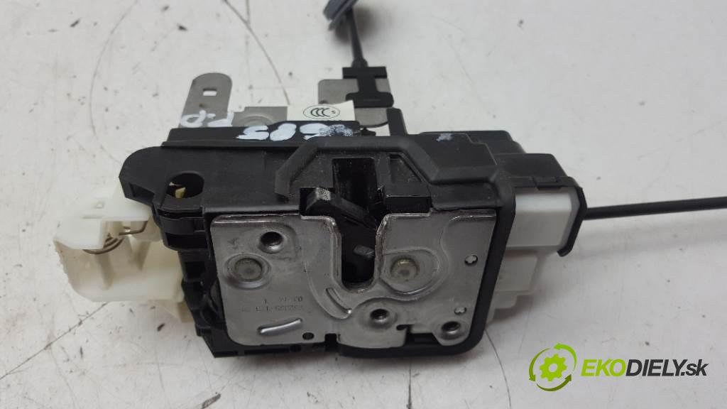 VOLVO V 40 II 2014 140kW II 1969 zámok přední část pravý 31391823 6PIN