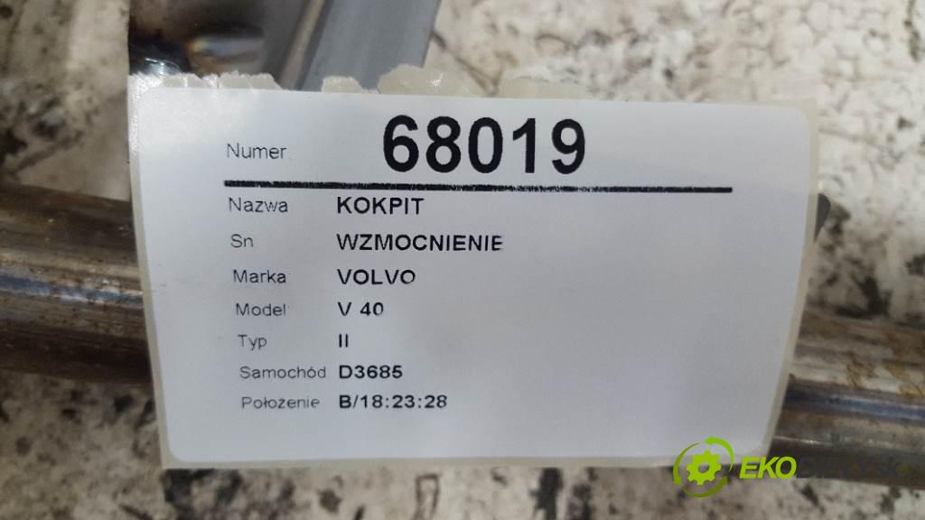 VOLVO V 40 II 2014 140kW II 1969 palubní doska WZMOCNIENIE (Palubní desky)