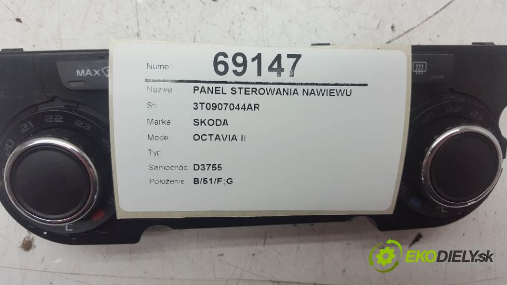 SKODA OCTAVIA II  2010 77kW    1598 Panel ovládania kúrenia 3T0907044AR (Prepínače, spínače, tlačidlá a ovládače kúrenia)