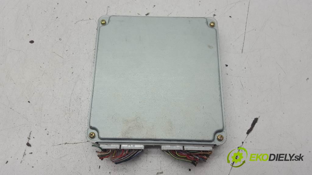 TOYOTA AVENSIS  2001 85kW   1995 riadiaca jednotka Motor 89661-44300 (Riadiace jednotky)