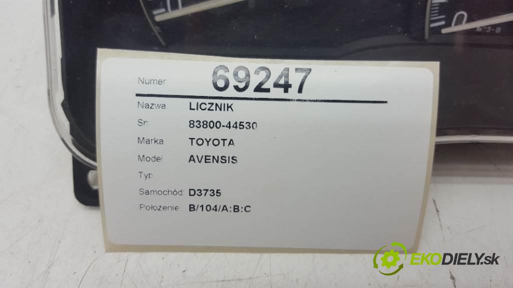 TOYOTA AVENSIS  2001 85kW   1995 Prístrojovka 83800-44530 (Prístrojové dosky, displeje)