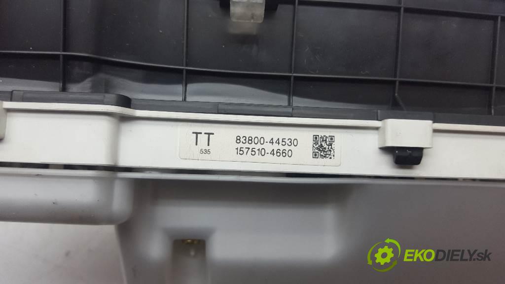 TOYOTA AVENSIS  2001 85kW   1995 Prístrojovka 83800-44530 (Prístrojové dosky, displeje)