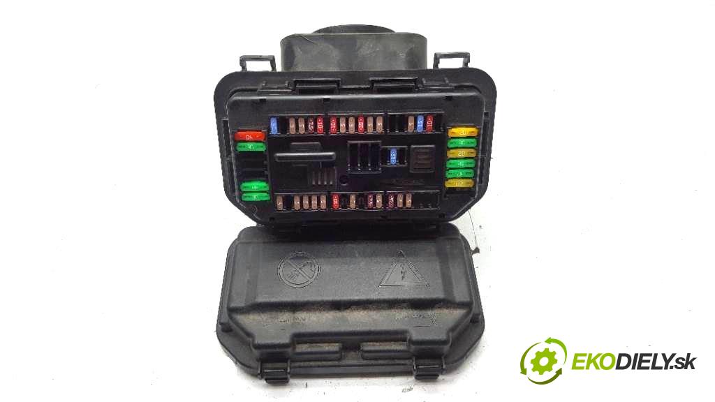 BMW 420D F36 2017 140kW F36 1995 Skrinka poistková 61149224872 (Poistkové skrinky)