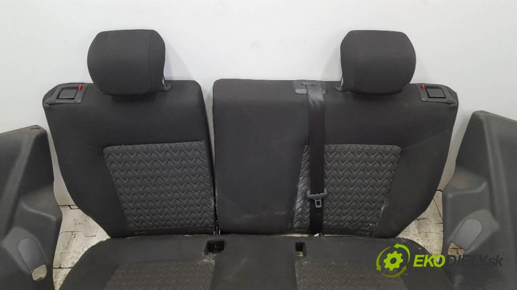 OPEL CORSA D 2013 55kW D 1248 sedadlo zadní část SOCIETA   ISOFIX (Sedačky, sedadla)
