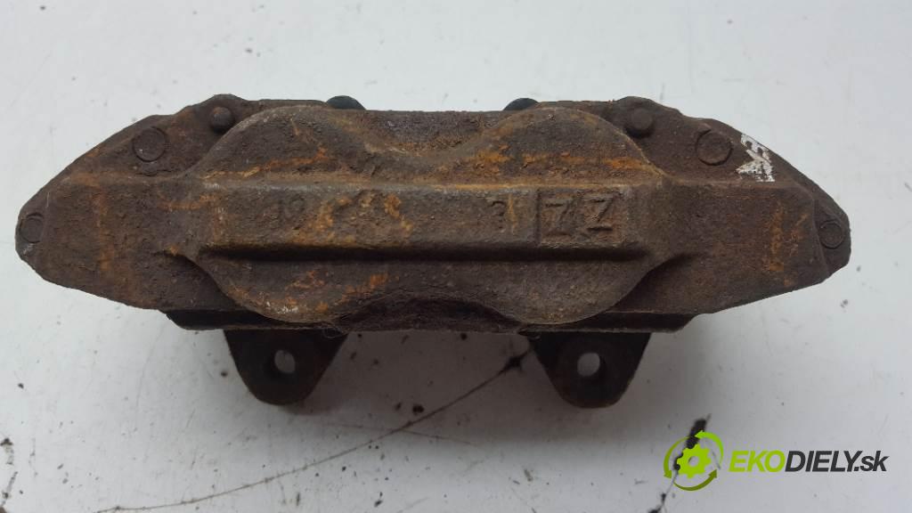 TOYOTA LAND CRUISER       Brzdič strmeň predný pravy  (Ostatné)