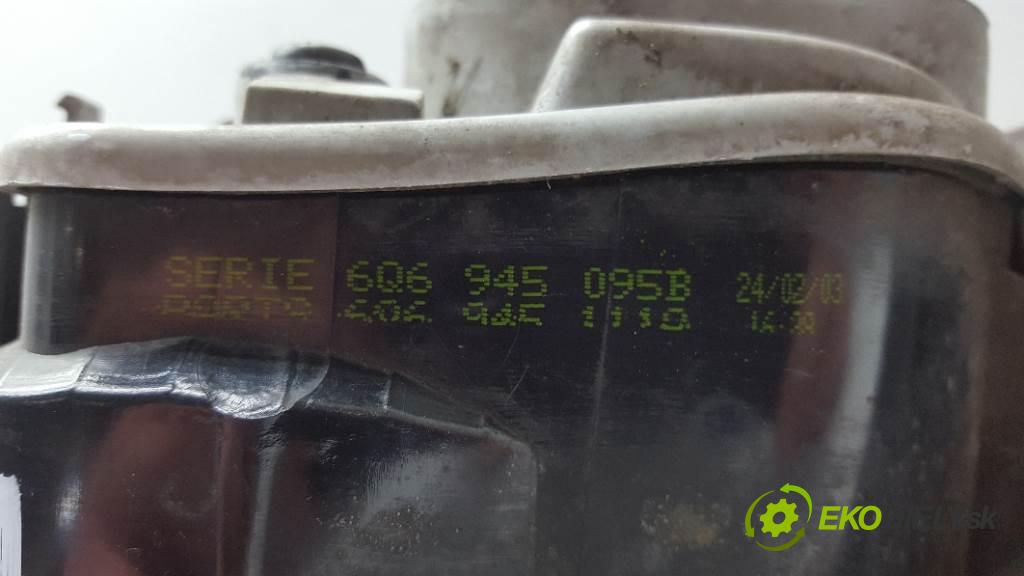 VOLKSWAGEN POLO  2003 55kW    1422 světlo zadní část levá strana 6Q6945095B
