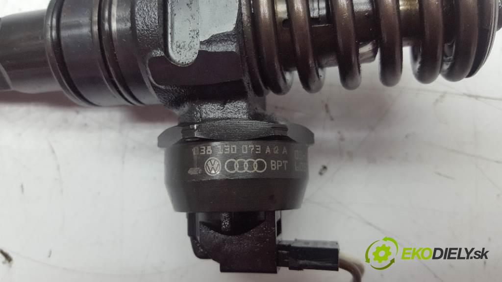 VOLKSWAGEN POLO  2003 55kW    1422 vstřikovací ventily KOMPLET 038130073A