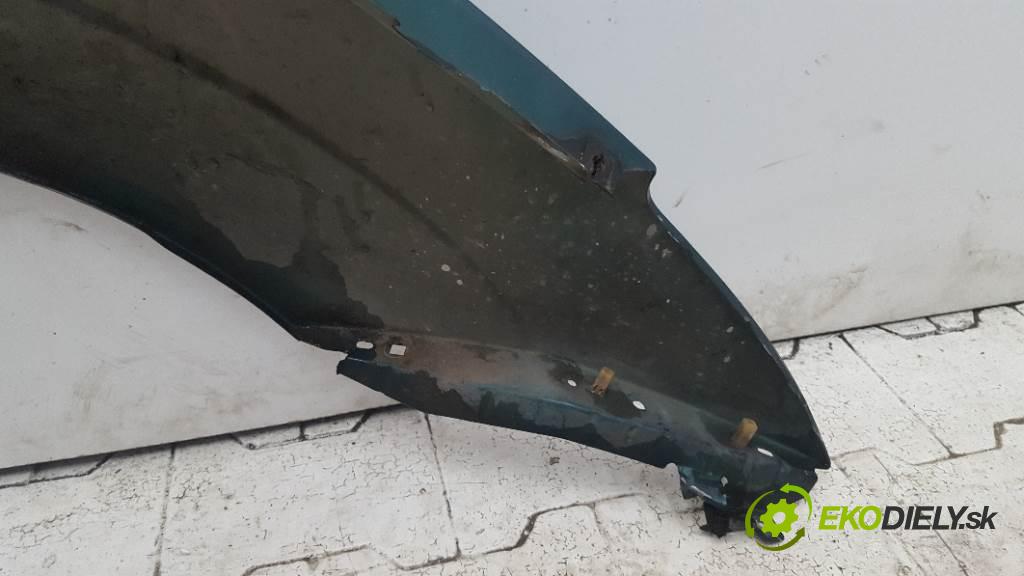 FORD FOCUS MK1 2002 66kW MK1 1753 blatník přední část levý