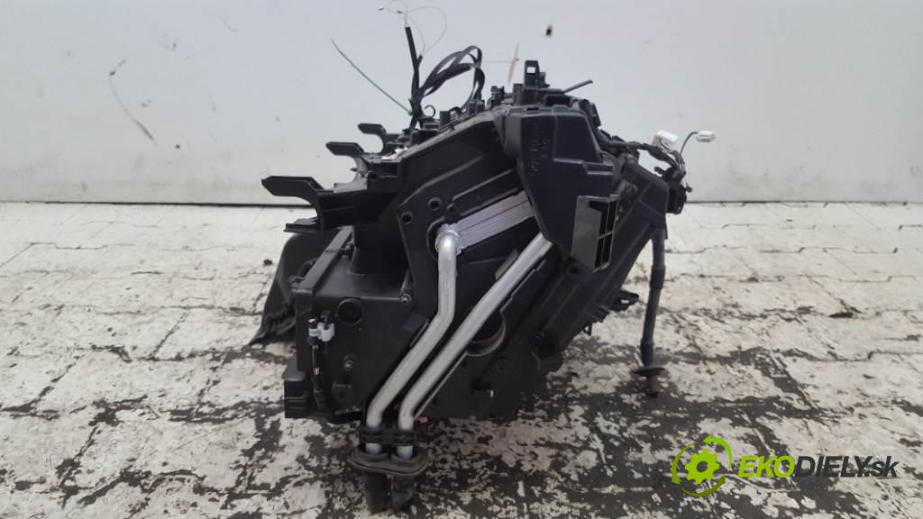 TOYOTA YARIS  2006 51kW    998 Výhrevné teleso, radiátor kúrenia 87010-0D360 (Radiátory kúrenia)