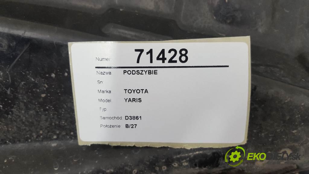 TOYOTA YARIS  2006 51kW    998 Torpédo, plast pod čelné okno  (Torpéda)