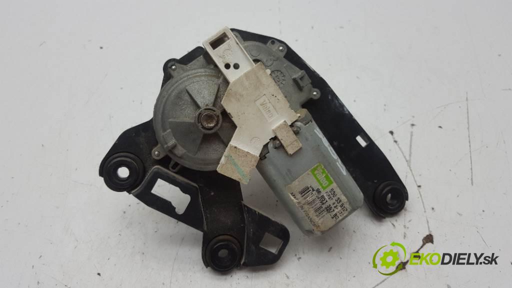 PEUGEOT PARTNER  2014 66kW    1560 motorek stěračů zadní část 3PIN