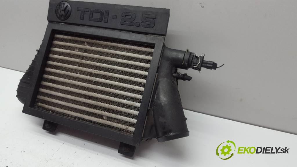 VOLKSWAGEN TRANSPORTER T4  1998 75kW     2461 intercooler  (Intercoolery (chladiče nasávaného vzduchu))