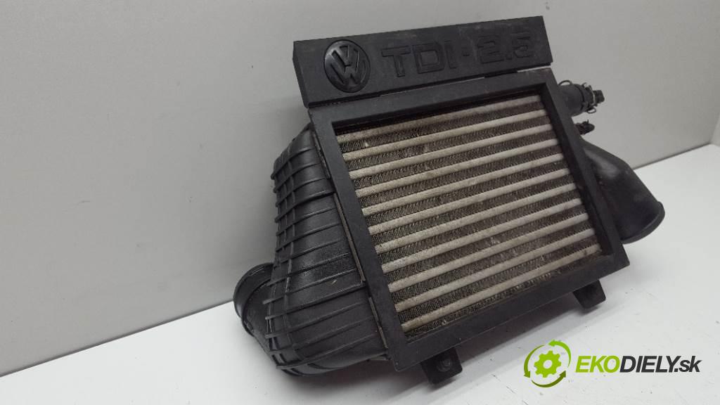 VOLKSWAGEN TRANSPORTER T4  1998 75kW     2461 intercooler  (Intercoolery (chladiče nasávaného vzduchu))