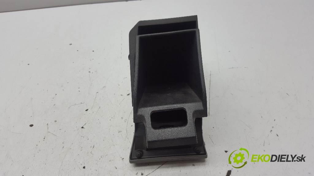 MAZDA 2  2005 74kW    1596 Priehradka, kastlík prístrojovky